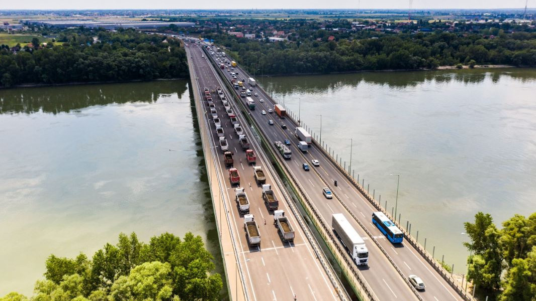 Ismét forgalomkorlátozással járó vizsgálatokat végeznek vasárnap az M0 Duna-hídján