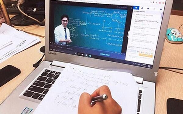 Ingyen internet jön a digitális oktatásban tanuló középiskolásoknak és a tanároknak